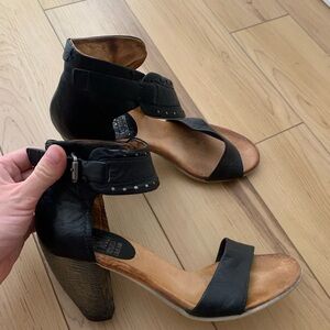 Miz Mooz Verona Collection Open-Toe Black Leather Chunky Heel Sandals Size 39